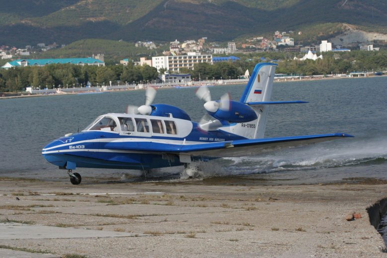 Бериев бе-103