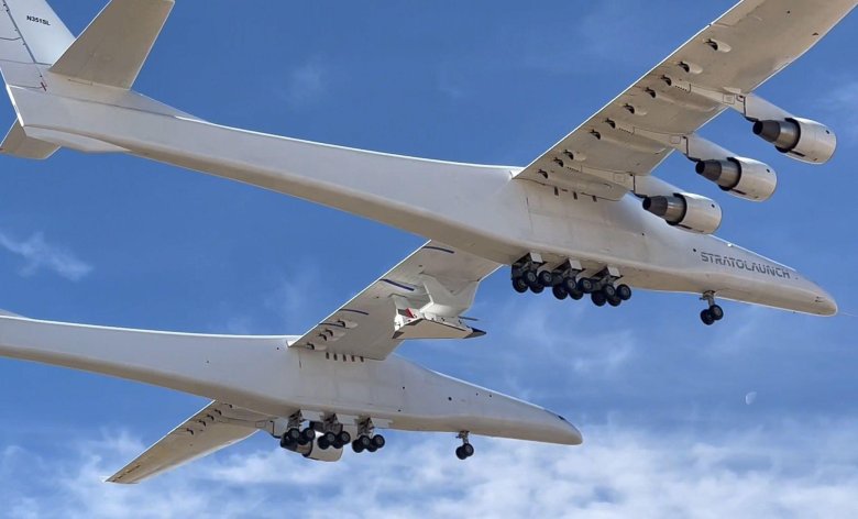 Двухфюзеляжный самолет stratolaunch