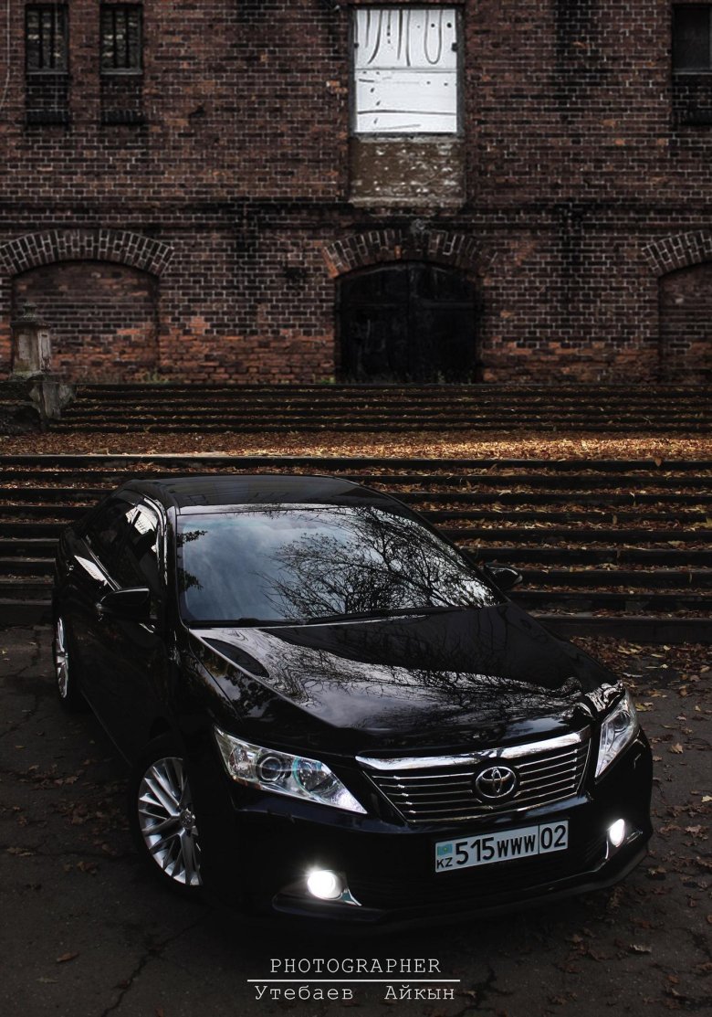 Черная тойота камри