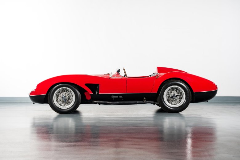 Автомобиль ferrari