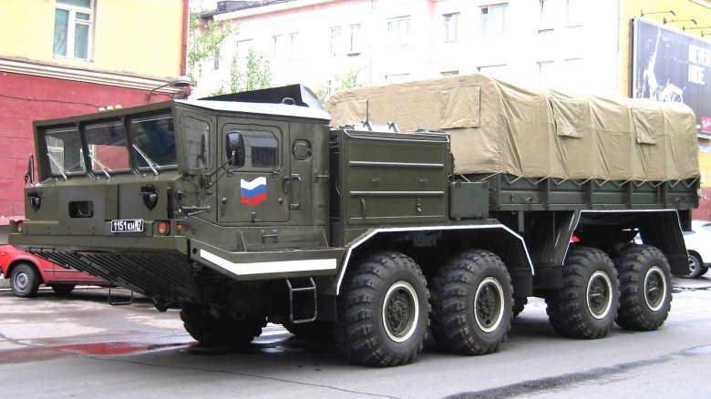 Артиллерийский тягач баз-69531