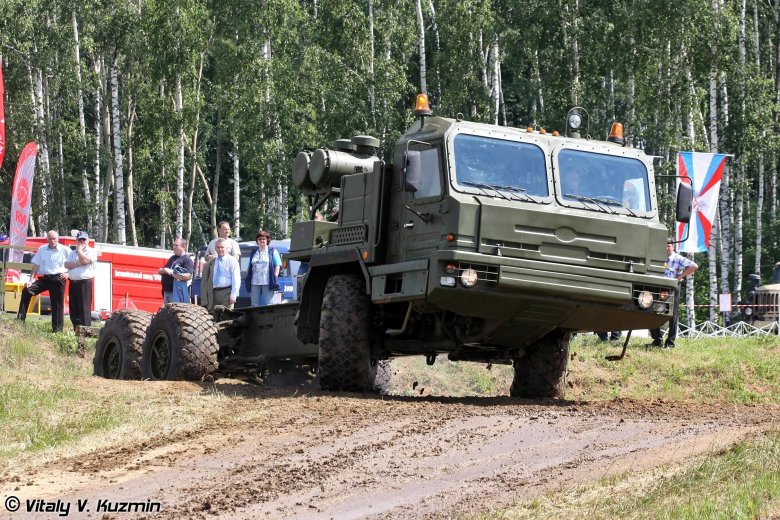 Тягач баз-6402