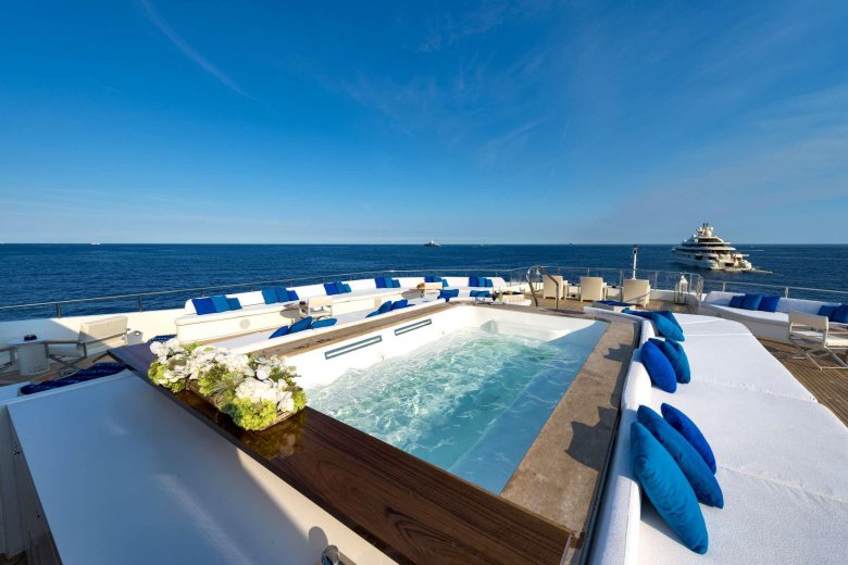 Роскошная яхта