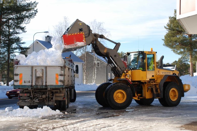 Уборка снега погрузчик и камаз