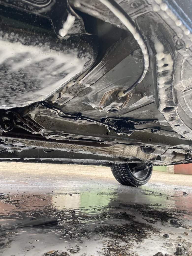 Антикоррозийная обработка днища автомобиля