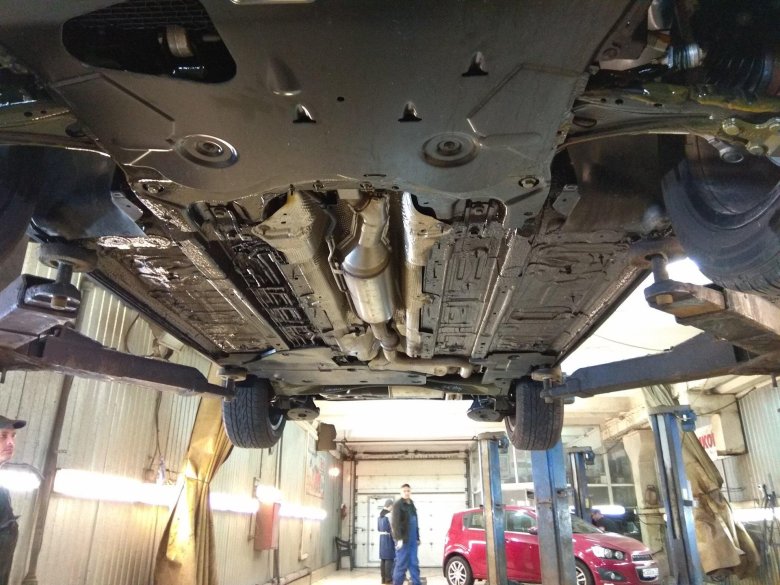 Peugeot 3008 днище