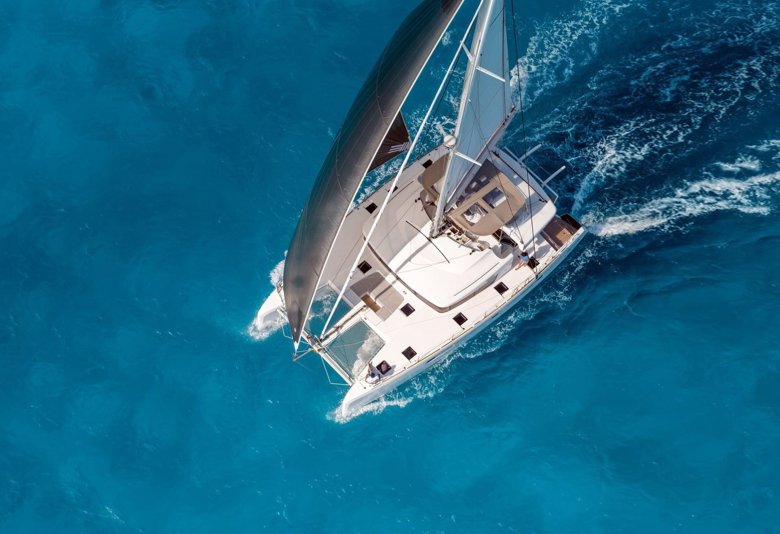 Парусный катамаран lagoon 52