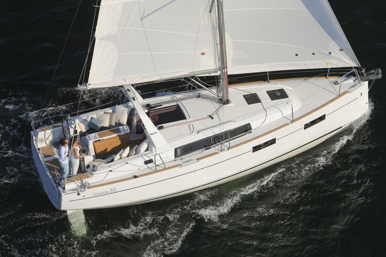 Парусная яхта beneteau oceanis