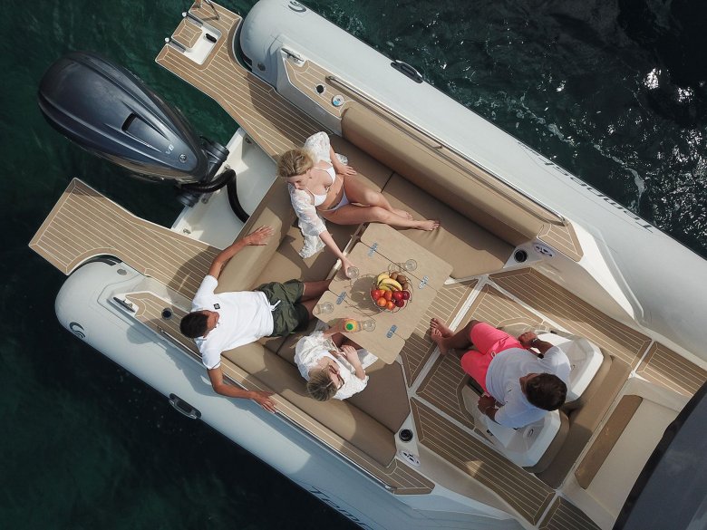 Моторная лодка