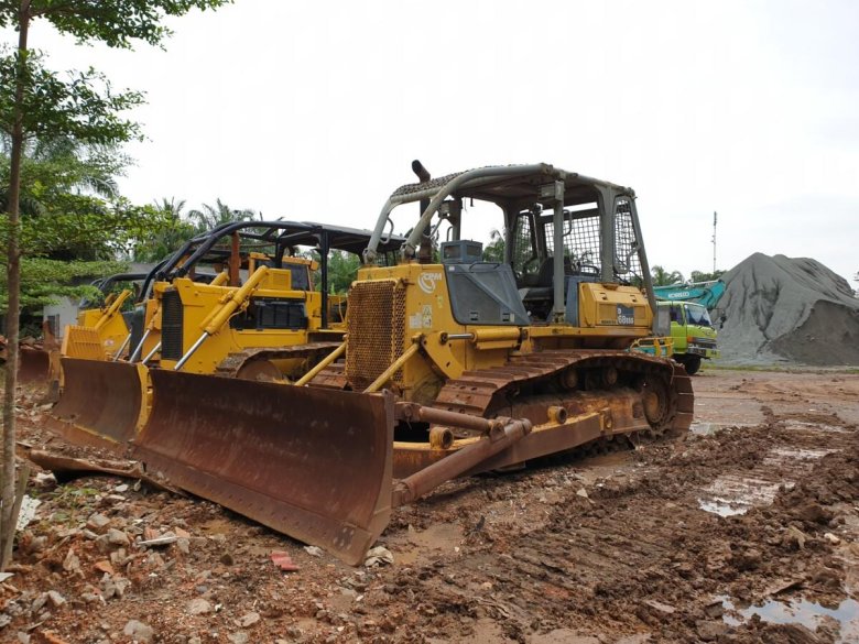 Коматсу д 65 бульдозер