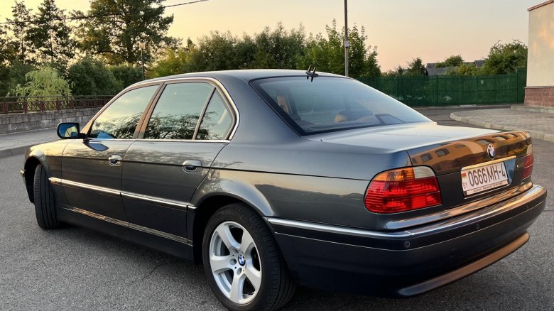 Бмв 7 серии 1999