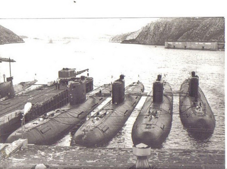 Полярный база подводных лодок северного флота