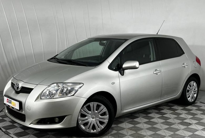 Toyota auris i