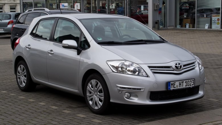 Toyota auris i рестайлинг