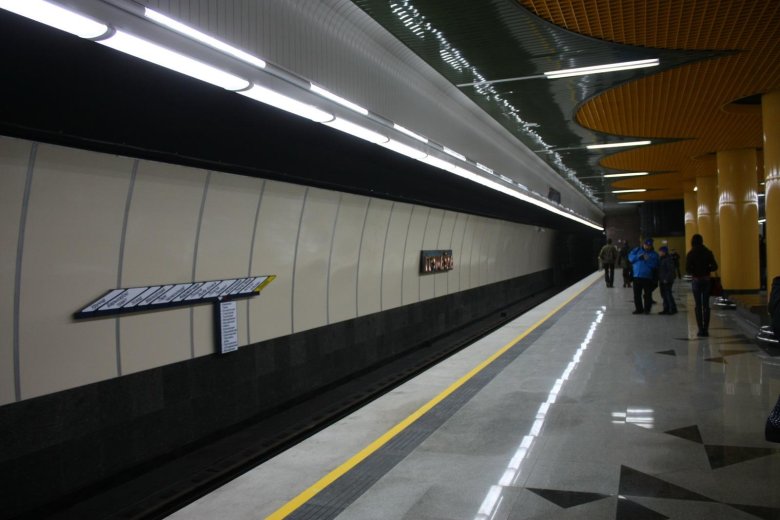 Станция метро грушевка