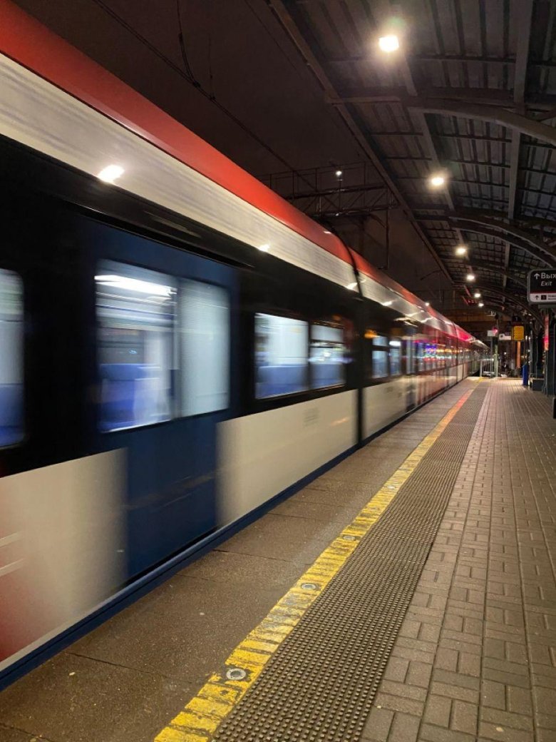 Поезда метро