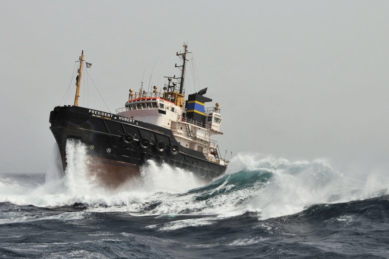 Судно в шторм