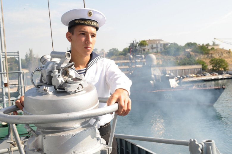 Моряки на корабле