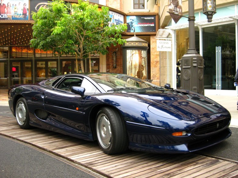 Jaguar xj 220
