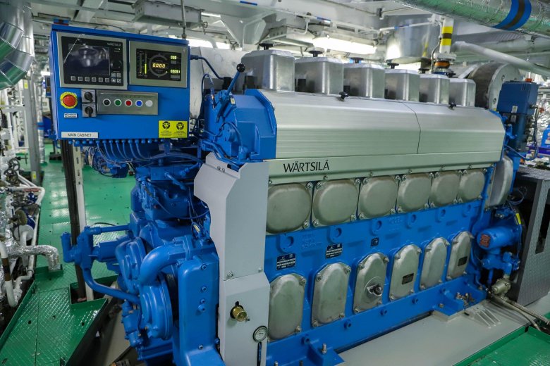 Судовой двигатель wartsila 6l20