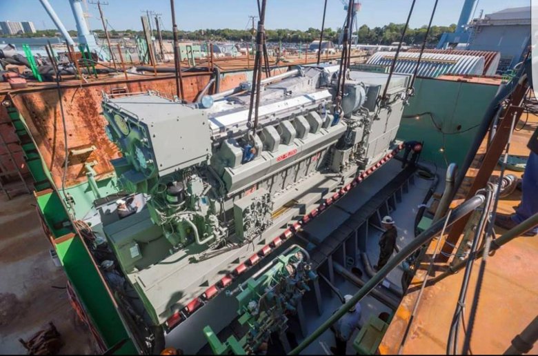 Двигатель от корабля