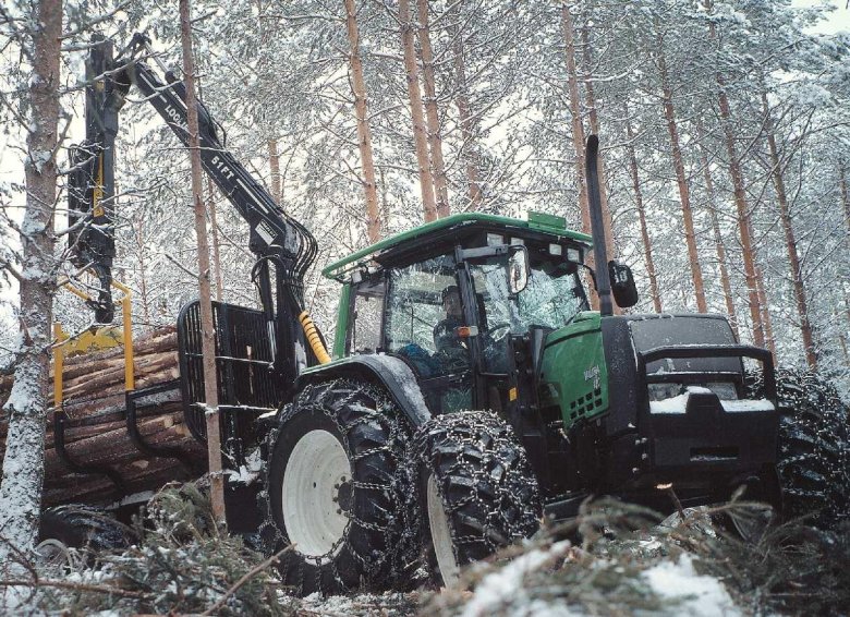 Трактор лесной валтра