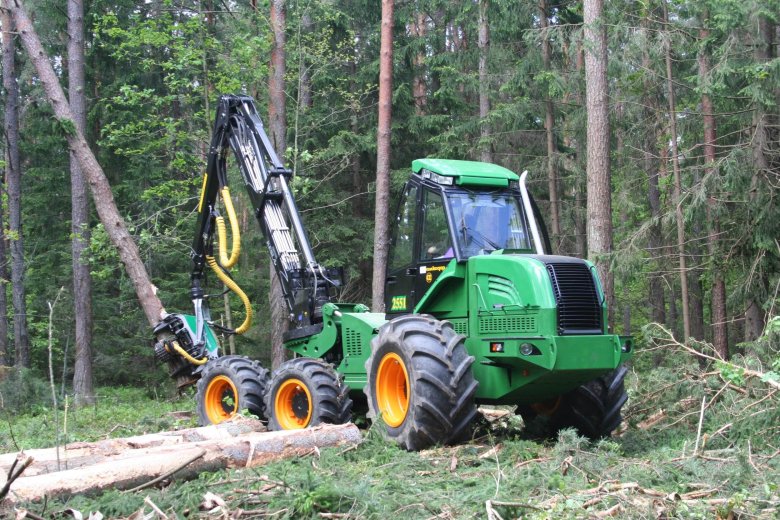 Харвестер амкодор 2551