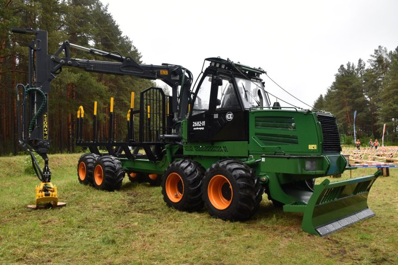 Форвардер амкодор 2682