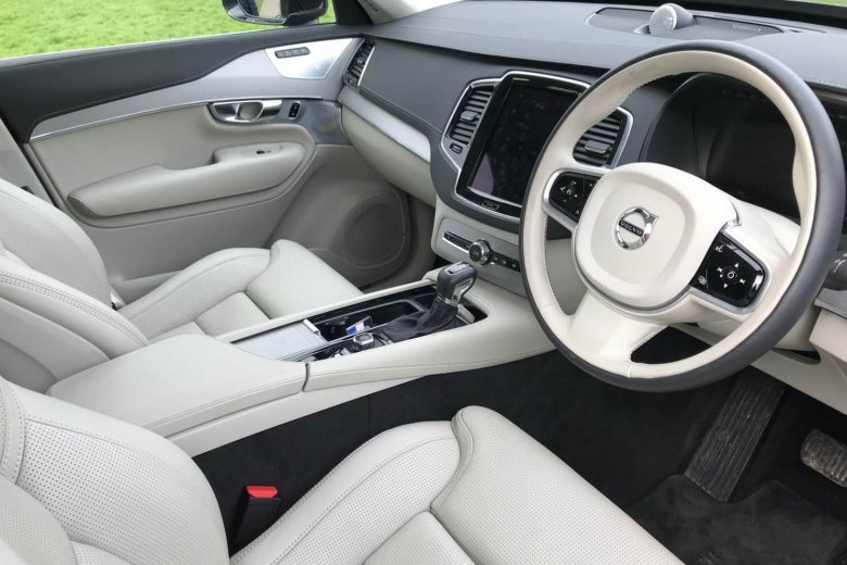 Volvo xc90 белый салон