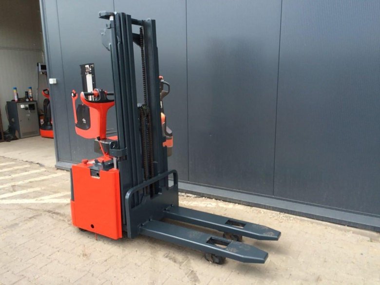 Самоходный штабелер prolift sdk 1645