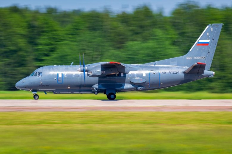 Ан 140 пассажирский самолёт