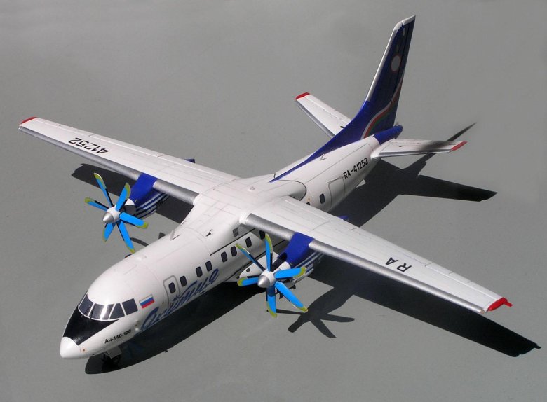 Готовая модель самолета ан24