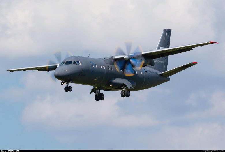 Турбовинтовой самолет ан-140