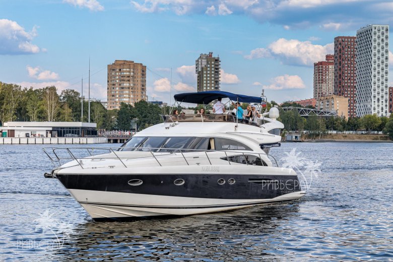 Яхта в москве