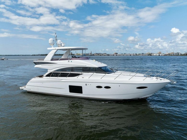 Яхта моторная princess 68