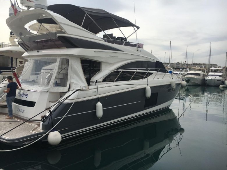 Моторная яхта