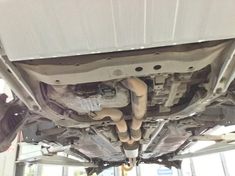 Антикоррозийная обработка днища автомобиля