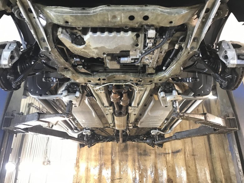 Автомобиль снизу