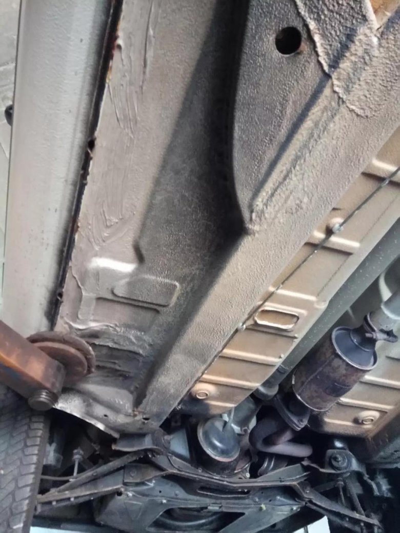 Volvo 340 снизу