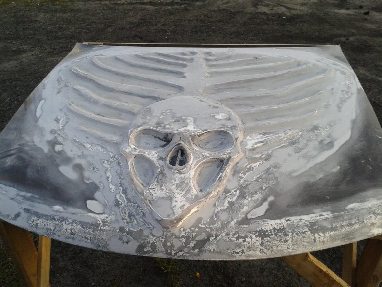 Аэрография на капот автомобиля