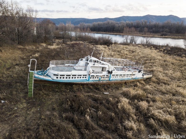 Заброшенный теплоход морион
