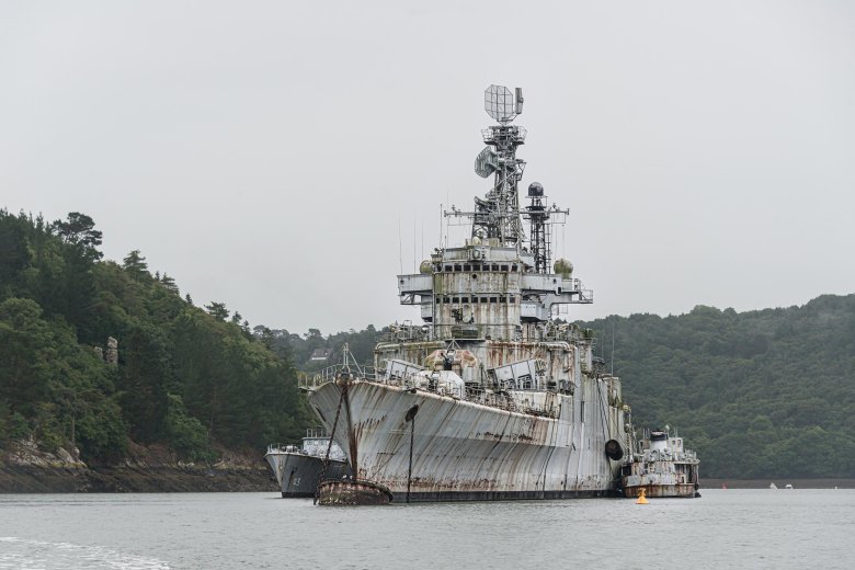 Заброшенный крейсер мурманск