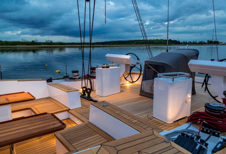 Парусная яхта