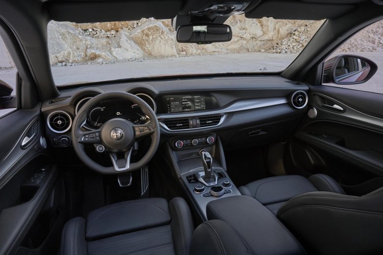 Alfa romeo stelvio interior
