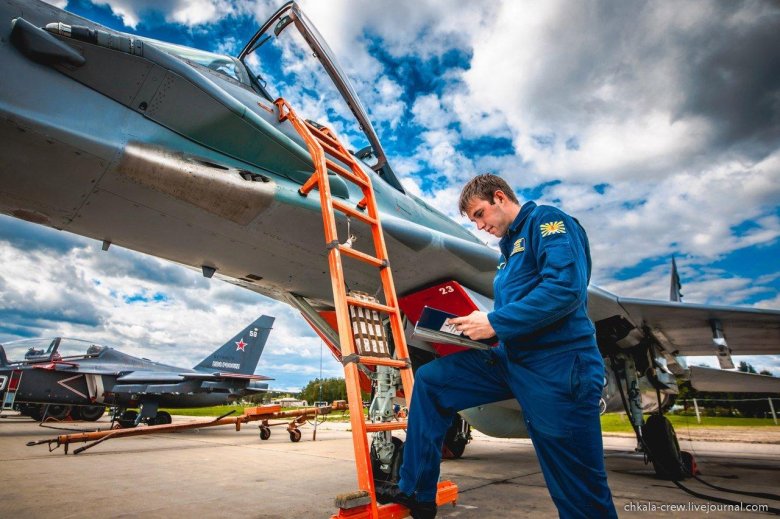 Военный авиатехник