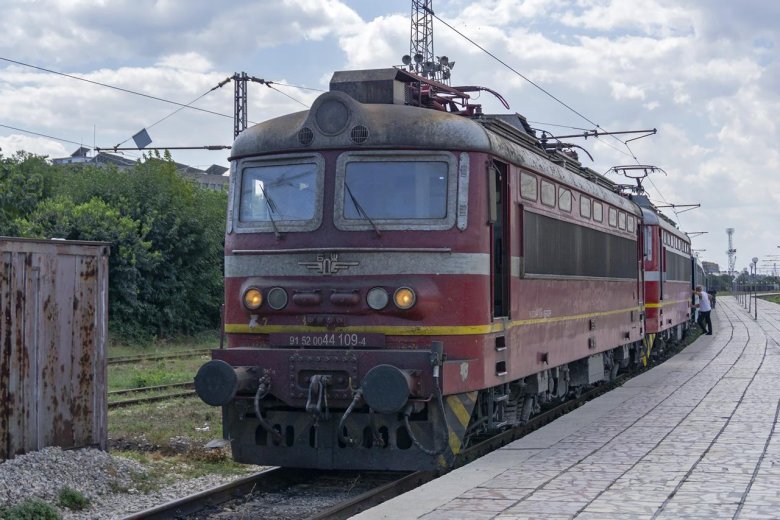 Поезд локомотив