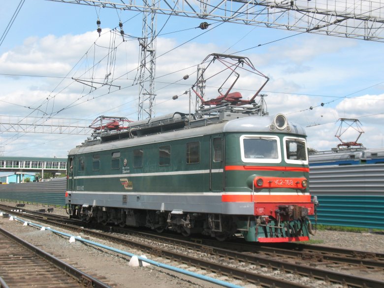 Пассажирский локомотив чс2