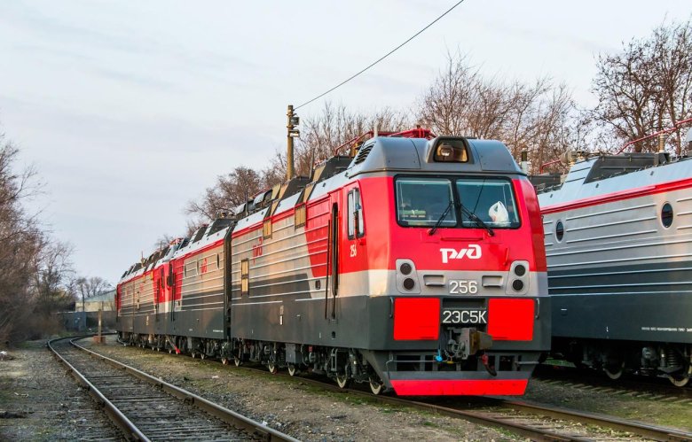 Локомотив ермак 2эс5к