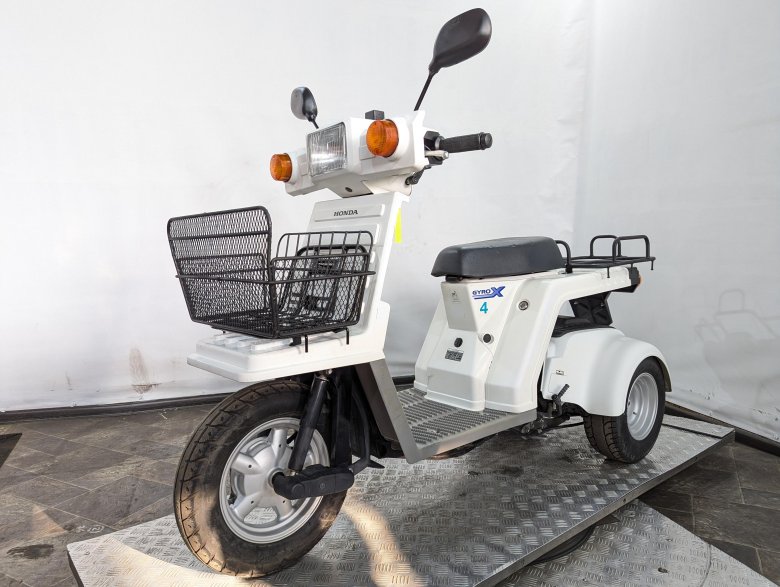 Трёхколёсный скутер