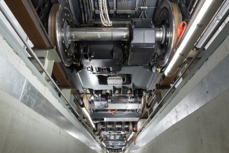 Тяговый электродвигатель 2эс6